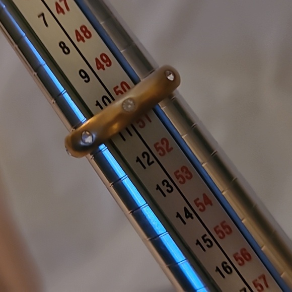 Small Gold toned and small diamond accented ring - Picture 9 of 9